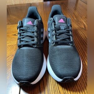 WOMENS ADIDAS CLOUDFOAM SNEAKERS. NWOT. SIZE 6.